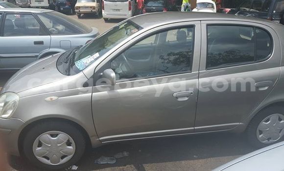 Oofamaa Toyota Yaris Black Makiinaa iti Addis–Ababa keessatti Ethiopia keessatti Oofamaa Toyota Yaris Black Makiinaa iti Addis–Ababa keessatti Ethiopia keessatti