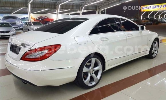 Buy Import Mercedes-Benz 190 (W201) White Car in Import - Dubai in Ethiopia Buy Import Mercedes-Benz 190 (W201) White Car in Import - Dubai in Ethiopia